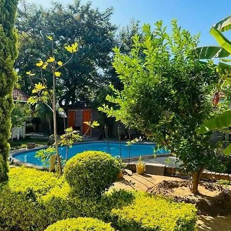 Birdville Bnb Guest House กาโบโรเน ภายนอก รูปภาพ