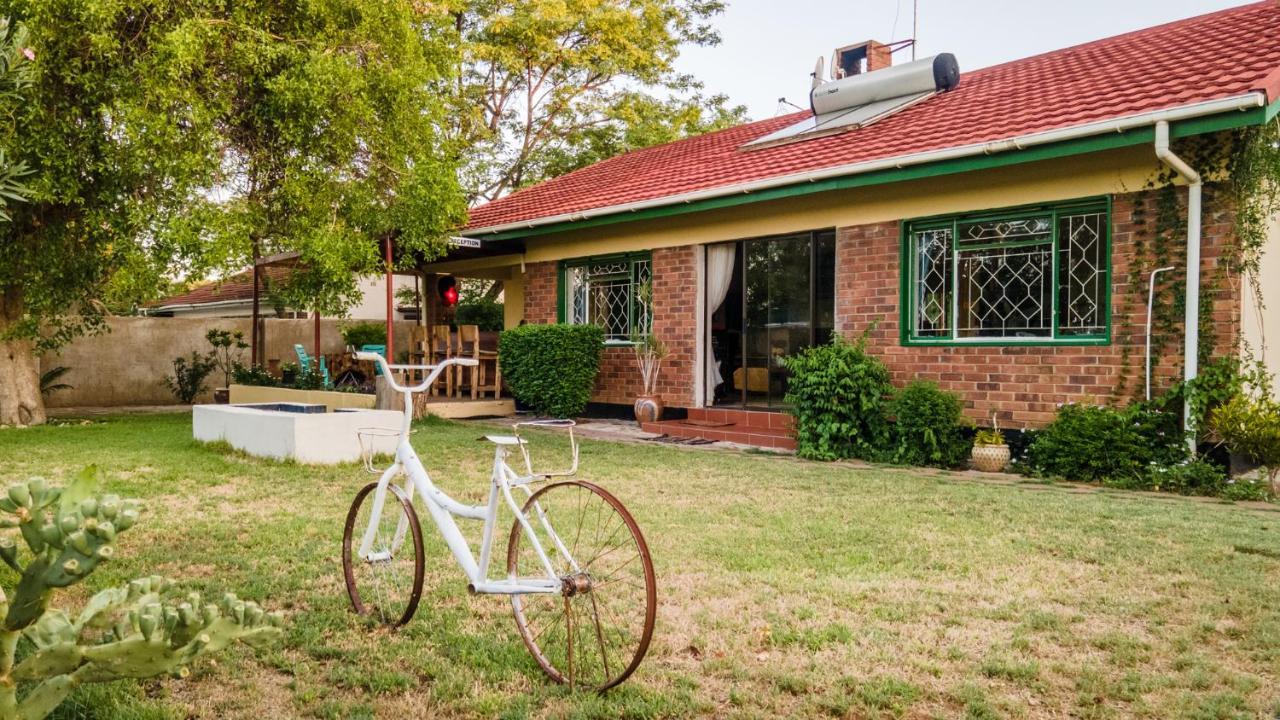 Birdville Bnb Guest House กาโบโรเน ภายนอก รูปภาพ