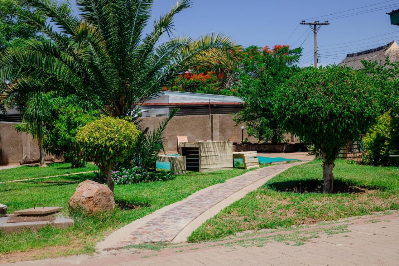 Birdville Bnb Guest House กาโบโรเน ภายนอก รูปภาพ
