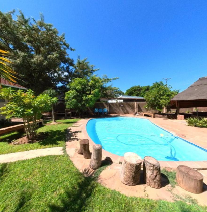 Birdville Bnb Guest House กาโบโรเน ภายนอก รูปภาพ