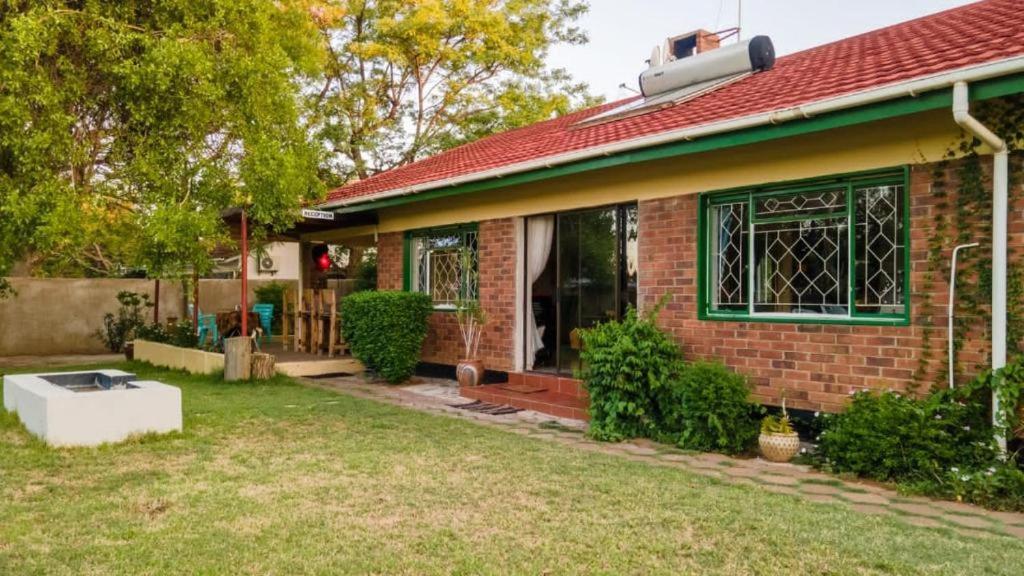 Birdville Bnb Guest House กาโบโรเน ภายนอก รูปภาพ