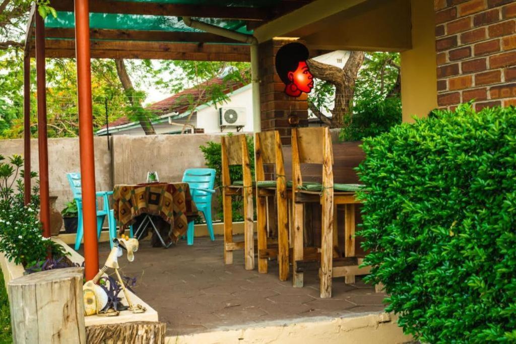 Birdville Bnb Guest House กาโบโรเน ภายนอก รูปภาพ