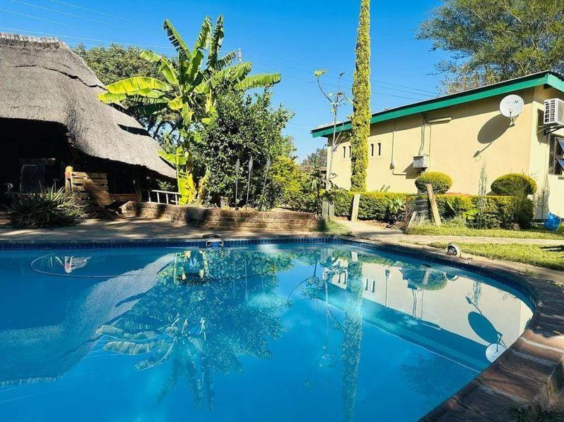 Birdville Bnb Guest House กาโบโรเน ภายนอก รูปภาพ