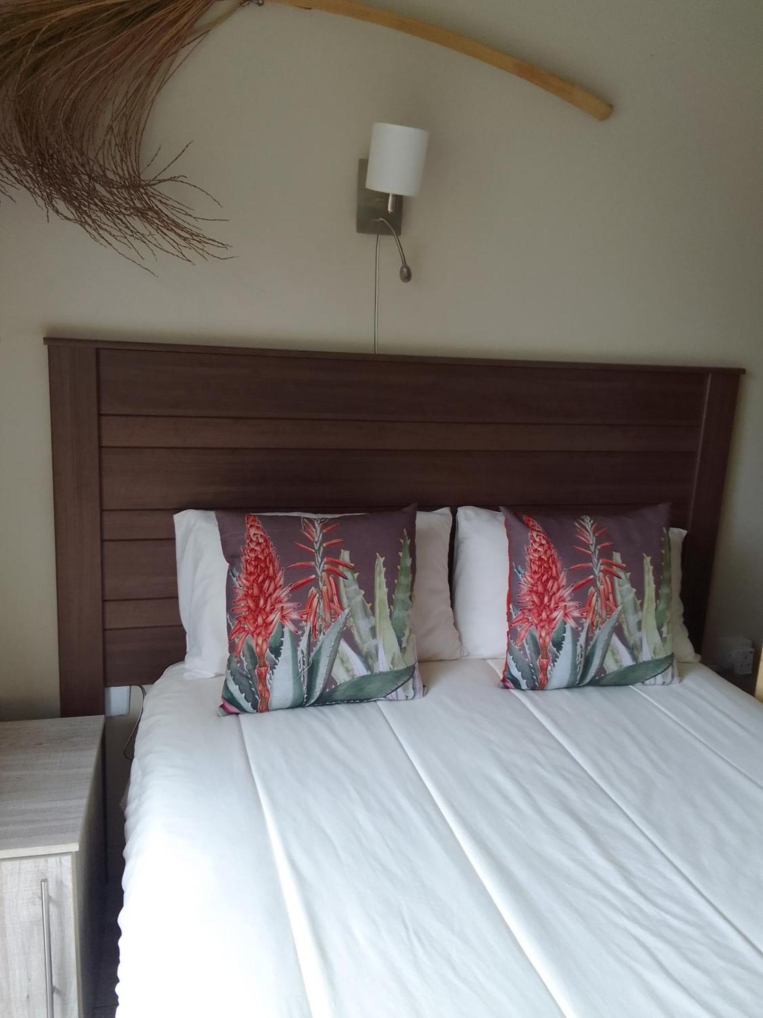 Birdville Bnb Guest House กาโบโรเน ภายนอก รูปภาพ