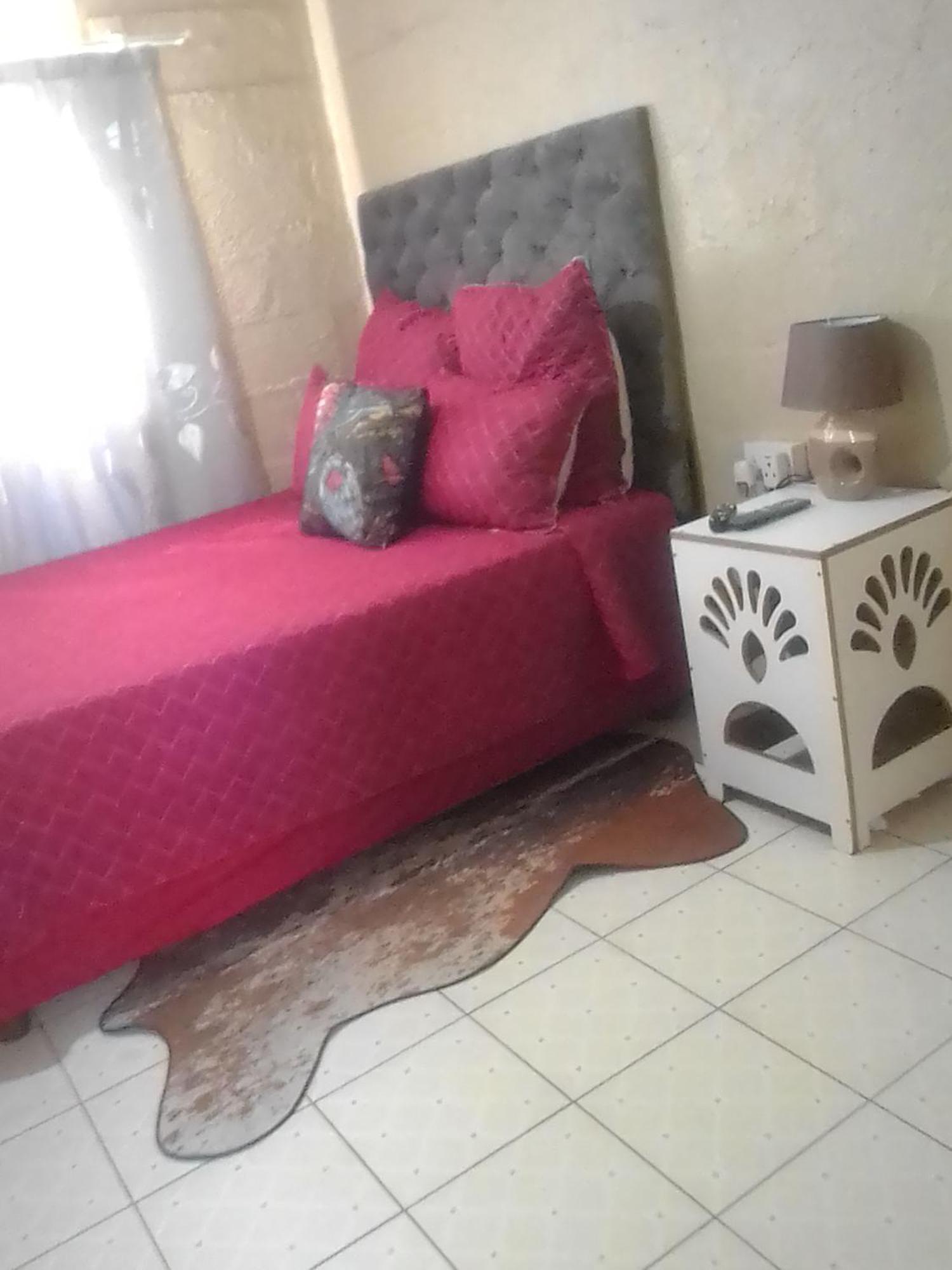 Birdville Bnb Guest House กาโบโรเน ภายนอก รูปภาพ