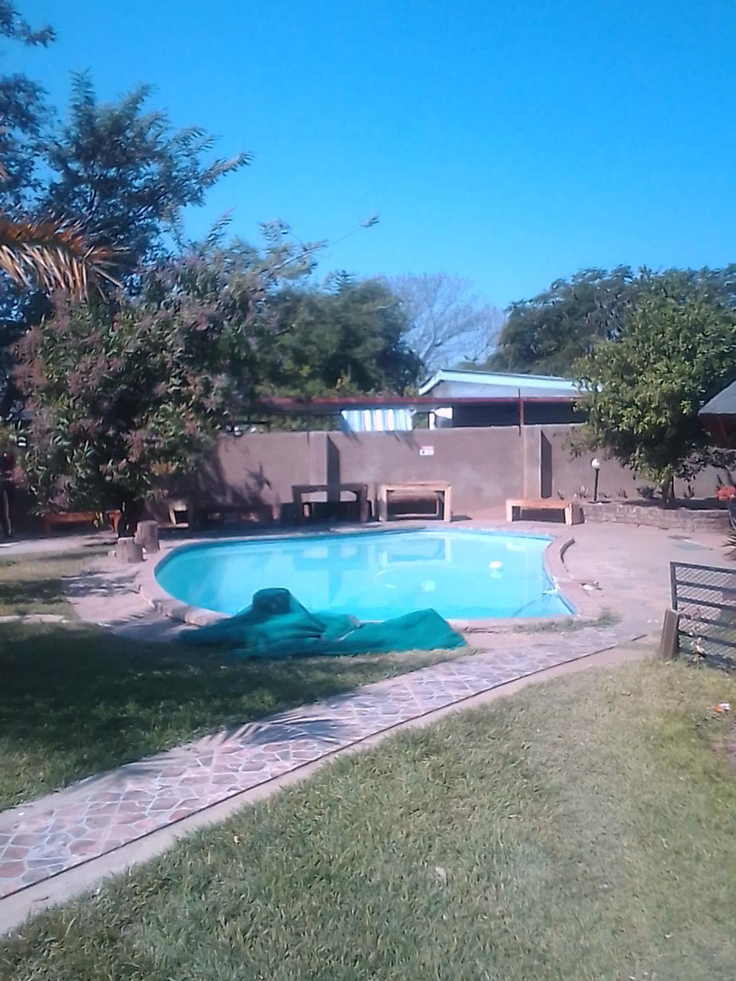 Birdville Bnb Guest House กาโบโรเน ภายนอก รูปภาพ