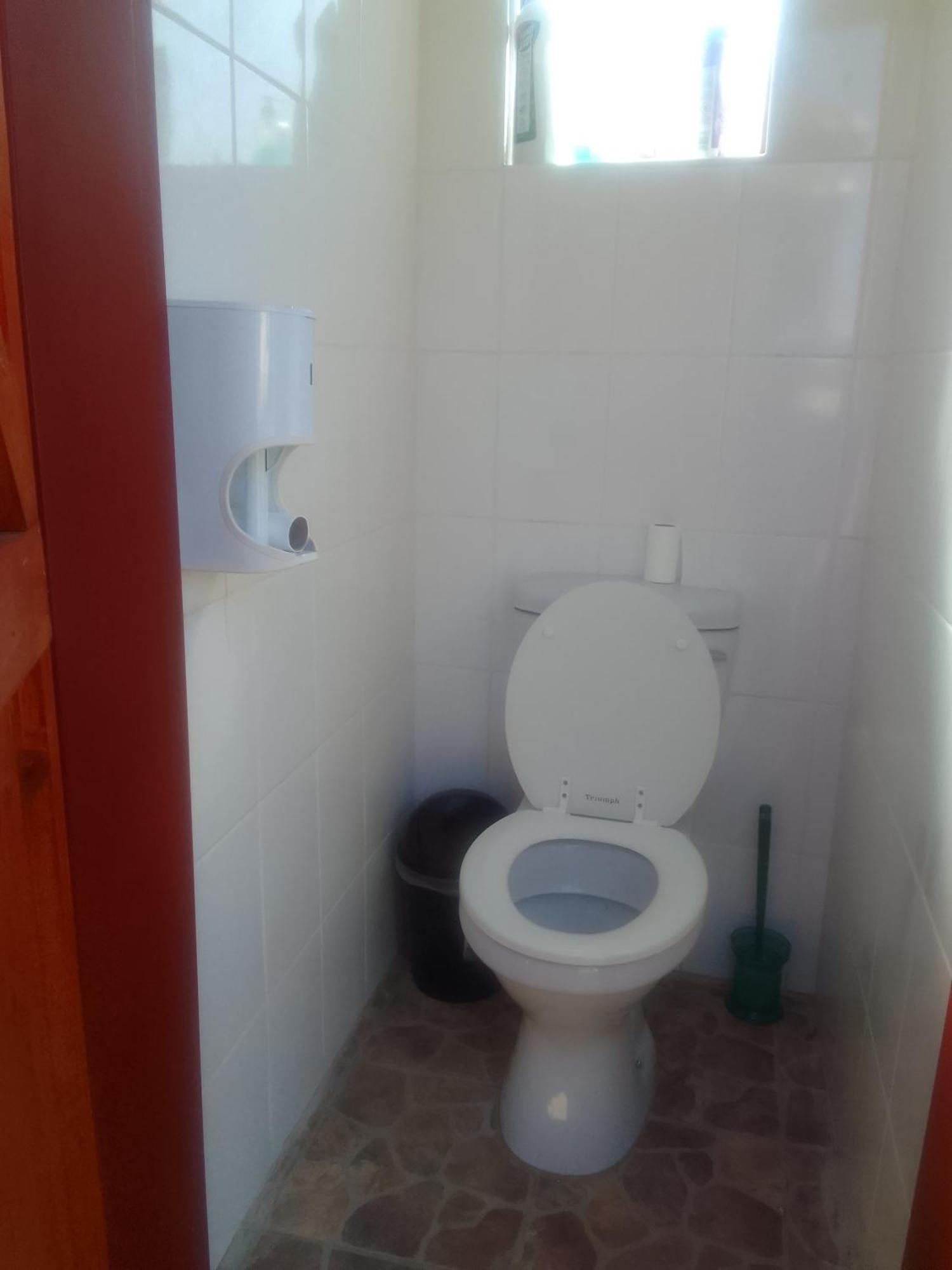 Birdville Bnb Guest House กาโบโรเน ภายนอก รูปภาพ