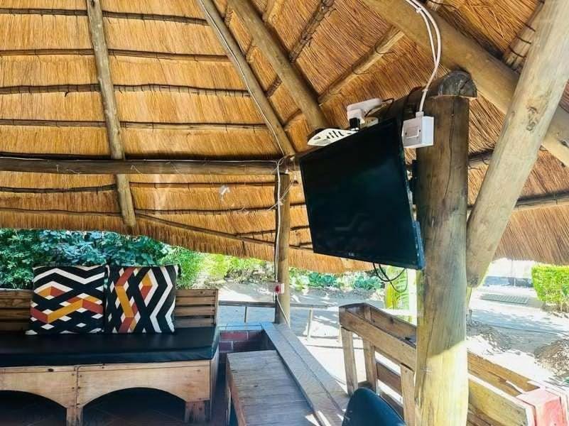 Birdville Bnb Guest House กาโบโรเน ภายนอก รูปภาพ