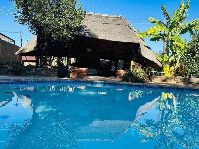 Birdville Bnb Guest House กาโบโรเน ภายนอก รูปภาพ