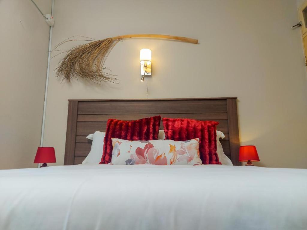 Birdville Bnb Guest House กาโบโรเน ภายนอก รูปภาพ